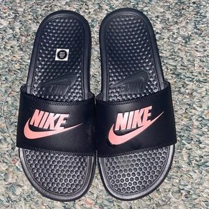 Nike Benassi Slides